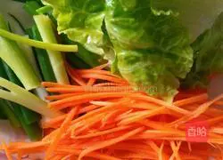 Illustration of how to make fried rice noodles with eggs 1