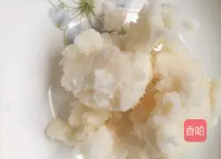 Illustration of how to make grass bud crossing the bridge rice noodles 3