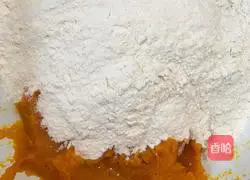 Illustration of how to make pumpkin hair cake 5