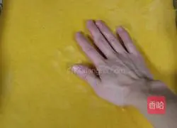 Illustration of how to make cornmeal cakes 10