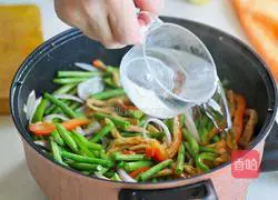 Illustration of how to make braised beans and noodles 6