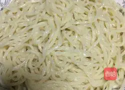 Illustration of how to make Sichuan cold noodles 6