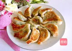 Illustration of how to make vegetarian pot stickers with mushrooms and vegetables 22