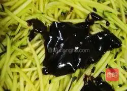 Tianjin Illustration of how to make pot stickers 1