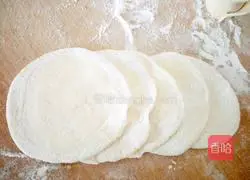 Illustration of how to make plum and rose rolls 8