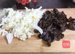 Illustration of how to make fungus and cauliflower porridge 5