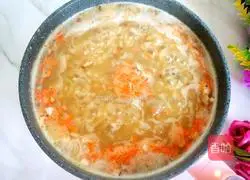 Illustration of how to make mushroom, carrot and chicken porridge 15