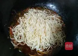 Illustration of how to make braised noodles with stuffed meat 8