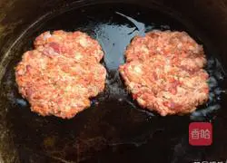 Illustration of making homemade steak hamburgers 5