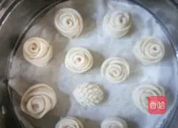 Illustration of rose roll making 13