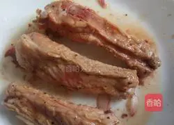 Illustration of how to make black pepper pork ribs and cured clay pot rice 6