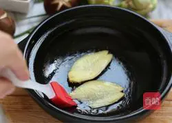 Cantonese Style Cured Meat Claypot Rice Recipe Illustration 3