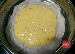 Illustration of how to make corn raisin cake 4