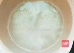 Baby complementary food banana oatmeal porridge recipe illustration 3