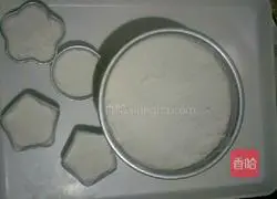 Blue and white porcelain rice noodles steamed Illustration of how to make cake 7