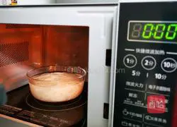 Illustration of how to make eight-minute instant rice noodles in a microwave oven 5