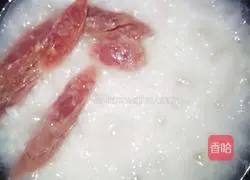 Illustration of making claypot rice with sausage 3