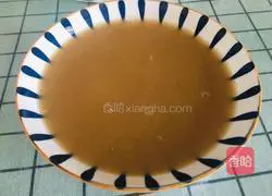 Illustration of how to make sugar-free glutinous millet, mung bean and red dates health porridge 8