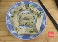 Illustration of how to make corn meat pot stickers 17
