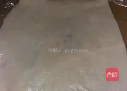 Illustration of how to make homemade spring roll wrappers 5