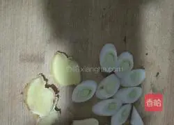 Illustration of how to make braised noodles with eggs and beans 2