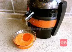 Illustration of how to make carrot flower rolls 3