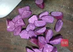 Illustration of how to make purple sweet potato and red date porridge 4