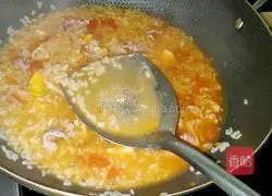 New ways to eat leftover rice: Illustration of how to make tomato and egg risotto 10