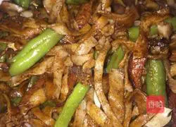 Illustration of how to make braised beans and noodles 18