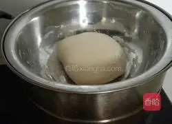 Illustration of how to make small flower rolls 4