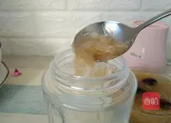 Illustration of how to make red dates and white fungus paste 10