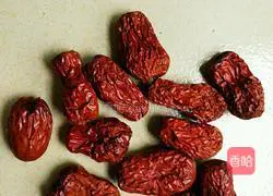 Illustration of how to make red date hair cake 1