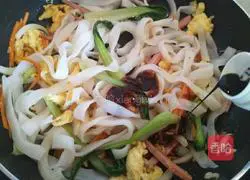 Illustration of three fresh fried rice noodles 12