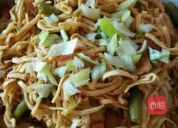 Pork belly and beans Illustration of braised noodles 5