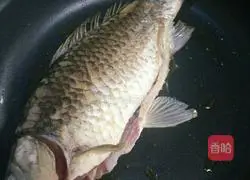 Illustration of how to make grass carp pot stickers 1