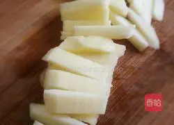 Illustration of how to make apple spring rolls 3