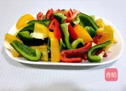 Illustration of how to make bell pepper and pork rice bowl 3