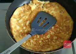 Illustration of how to make breakfast smile burger 5