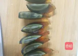 Illustration of how to make preserved egg and lean meat porridge 4