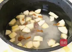 Illustration of how to make red bean, apple and glutinous rice porridge 5