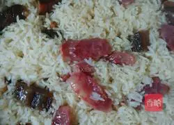 Illustration of how to make preserved meat claypot rice 5