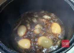 Illustration of how to make braised pork rice 9