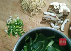 Illustration of Li's Homemade Spicy Rice Noodles 2