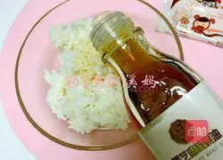 Illustration of grilled rice balls with cheese on top 2