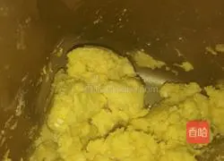 Illustration of how to make jujube, walnut, brown sugar and cornmeal cake 7