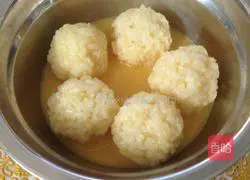 Illustration of how to make fried rice balls 3