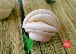 Illustration of how to make peanut butter flower rolls 9