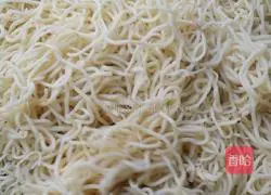 Illustration of how to make braised potato and green beans noodles 6