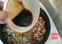 Illustration of how to make taro and pork ribs claypot rice 5