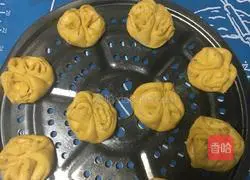  Illustration of how to make pumpkin butterfly rolls 9
